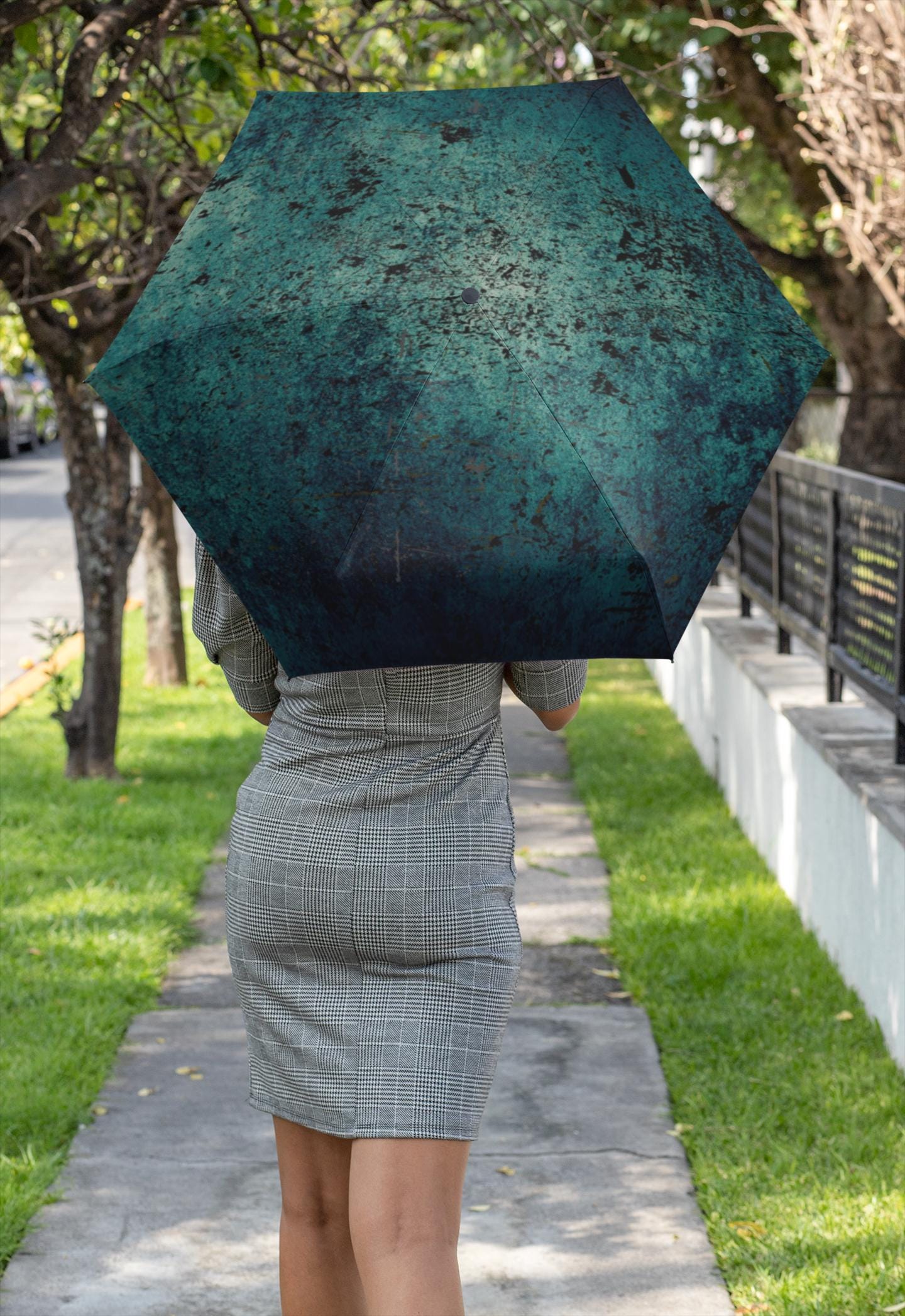 Green Abstract Semi-Automatic Foldable Umbrella, Artistic Design, Windproof Travel Umbrella, Compact Parasol, Rain Accessories
